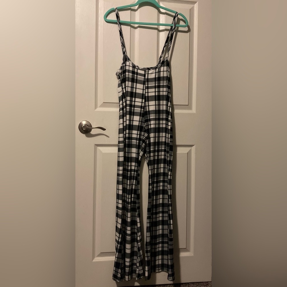 Love Nation Women’s Large Flared Leg Plaid Black White Overalls Jumpsuit